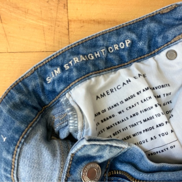 American Eagle Women’s Size 6 distressed slim straight crop jeans - Picture 3 of 6